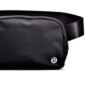 Lululemon Everywhere Belt Bag - Black